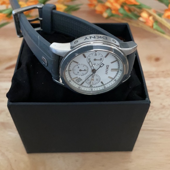 Watch - Picture 2 of 2